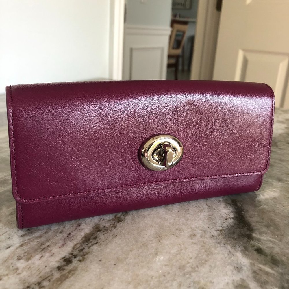 NWT Smooth Leather Turnlock Slim Envelope Wallet